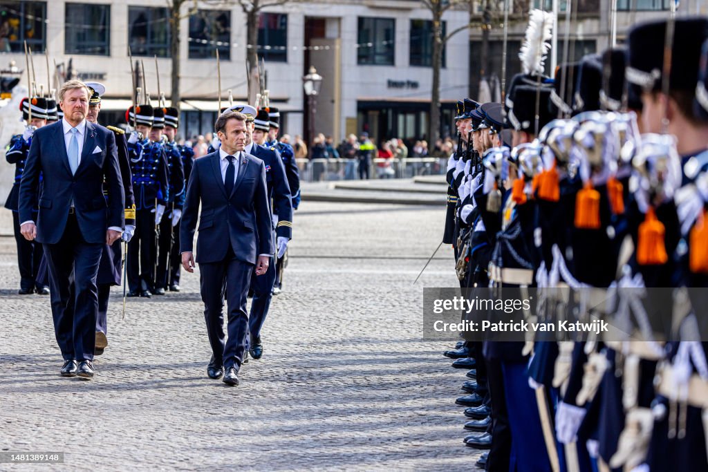 CASA REAL HOLANDESA - Página 78 King-willem-alexander-of-the-netherlands-welcomes-french-president-emmanuel-macron-with-an