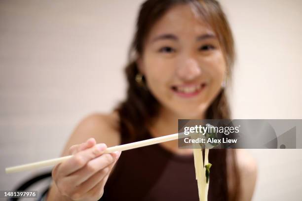 mode de vie de la génération z - udon photos et images de collection