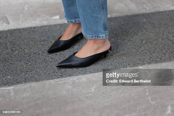 7,715 Woman Mules Shoes Stock Photos, High-Res Pictures, and Images - Getty  Images