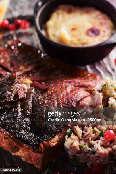 close-up of meat in plate - chispes - fotografias e filmes do acervo