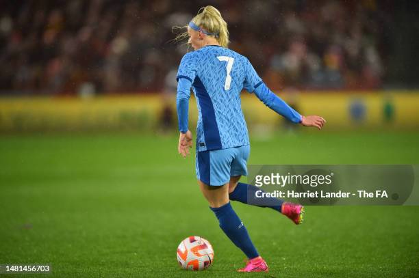 Chloe Kelly of England makes a pass during the Women's International Friendly match between England and Australia at Gtech Community Stadium on April...