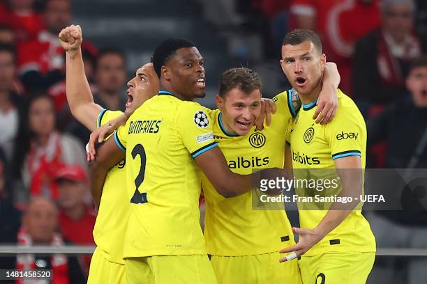 Nicolo Barella of FC Internazionale celebrates after scoring the team's first goal with teammates during the UEFA Champions League quarterfinal first...