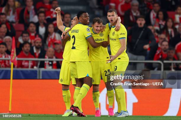 Nicolo Barella of FC Internazionale celebrates after scoring the team's first goal with teammates during the UEFA Champions League quarterfinal first...