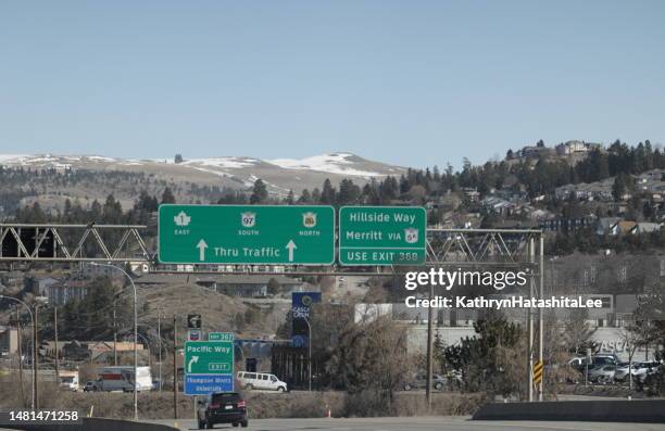 autostrade per kamloops, columbia britannica, canada - kamloops foto e immagini stock