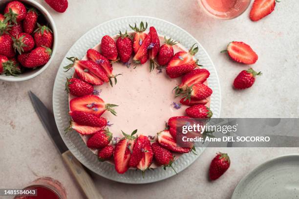 strawberry homemade cheesecake on a table - cheesecake stock-fotos und bilder