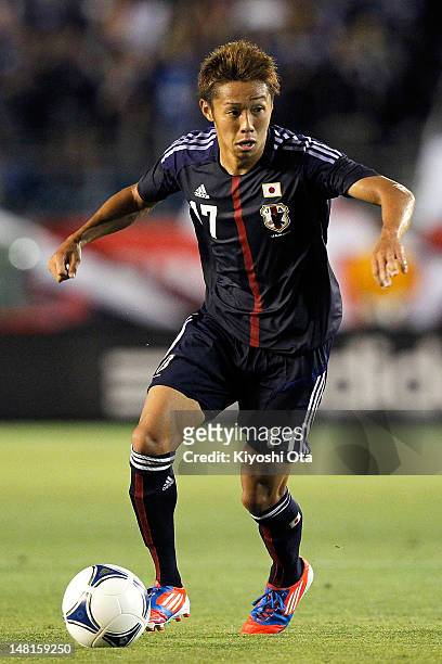 Hiroshi Kiyotake of Japan controls the ball during the international friendly match between Japan U-23 and New Zealand U-23 at the National Stadium...