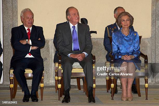 Spanish Foreign Minister Jose Manuel Garcia Margallo, King Juan Carlos of Spain and Queen Sofia of Spain receive Ruta Quetzal members and young...