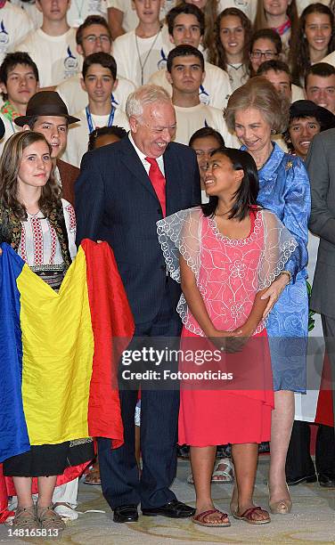 Minister Jose Manuel Garcia Margallo and Queen Sofia of Spain pose for a group picture with members of the 'Ruta Quetzal BBVA 2012' expedition at El...