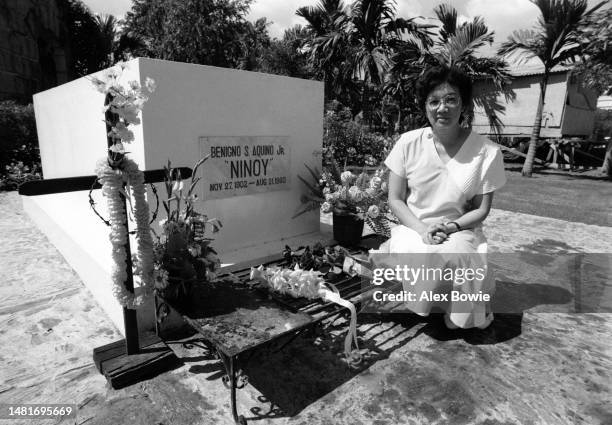 Presidential candidate Corazon 'Cory' Aquino visits the Manila Memorial Park cemetery to place flowers on the tomb of her assassinated husband,...