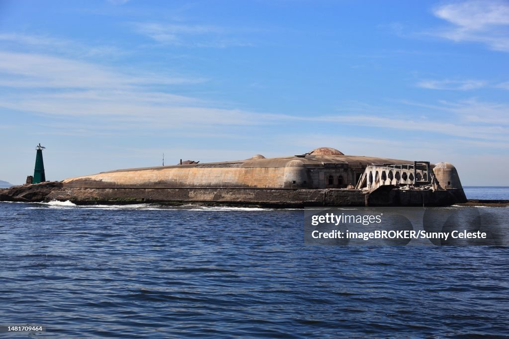 Forte Tamandare Da Laje In The Baia De Guanabara Bay Located In Front ...
