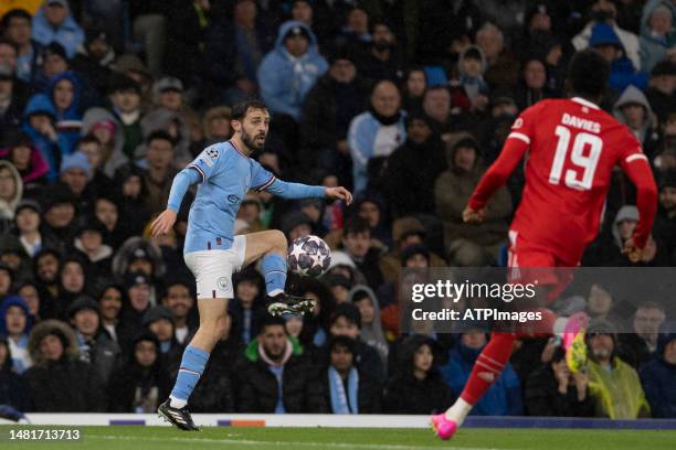 Bernado Silva of Manchester City controls the ball during the UEFA Champions League quarterfinal first leg match between Manchester City and FC...