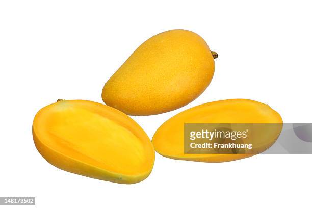 スライスのマンゴー白背景 - mango pieces ストックフォトと画像