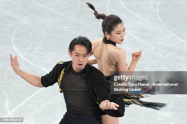 Kana Muramoto and Daisuke Takahashi of Japan compete in the Ice Dance Rhythm Dance during the World Team Trophy at Tokyo Metropolitan Gymnasium on...