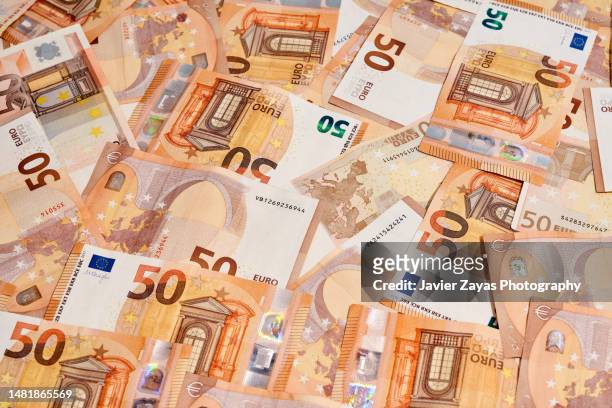 a lot of 50 euro banknotes - vijftig euro stockfoto's en -beelden