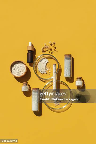 tubes, spoon and bowls with clay mask - petri schaal stockfoto's en -beelden