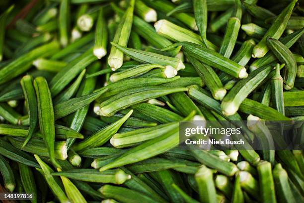 close up of vegetables for sale - okra - fotografias e filmes do acervo