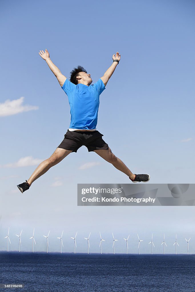 男性のためにジャンプの喜びの風力タービン