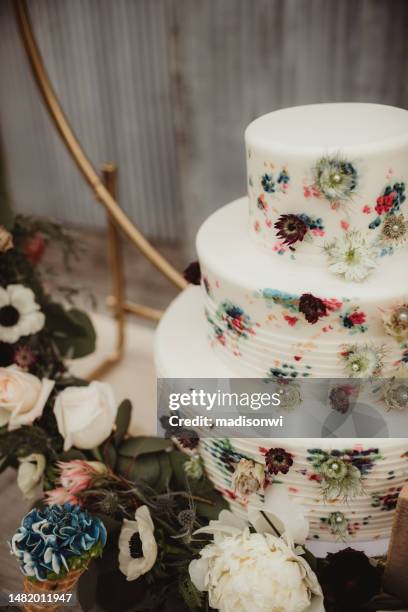 wedding cake with flower petals - outdoor baby shower stock pictures, royalty-free photos & images