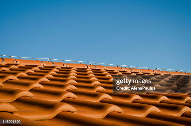 new roof - roof tile stockfoto's en -beelden