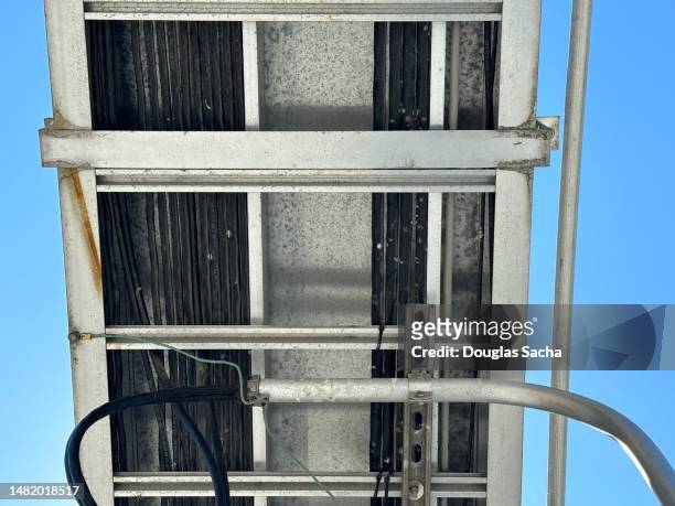 overhead cable and wire duct - ecolier digital stockfoto's en -beelden