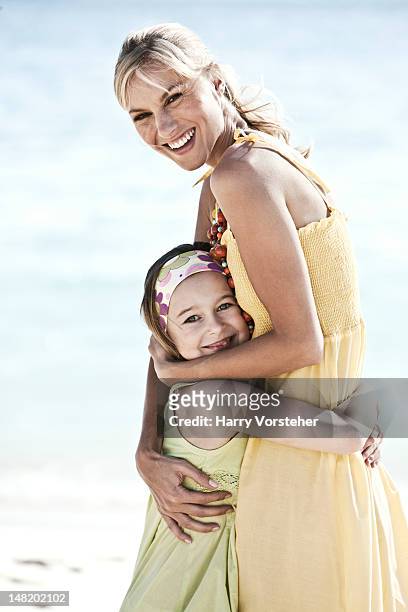 mother and daughter - toghetherness foto e immagini stock