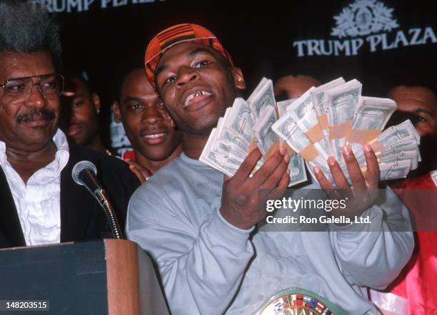 Don King and Mike Tyson attend Tyson Vs. Williams Boxing Match on July 21, 1989 at Trump Plaza Hotel and Casino in Atlantic City, New Jersey.