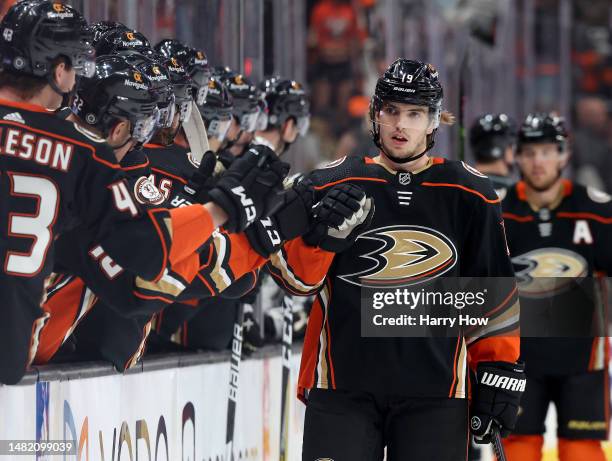 Troy Terry of the Anaheim Ducks celebrates his goal with the bench, to take a 1-0 lead over the Los Angeles Kings during the first period at Honda...