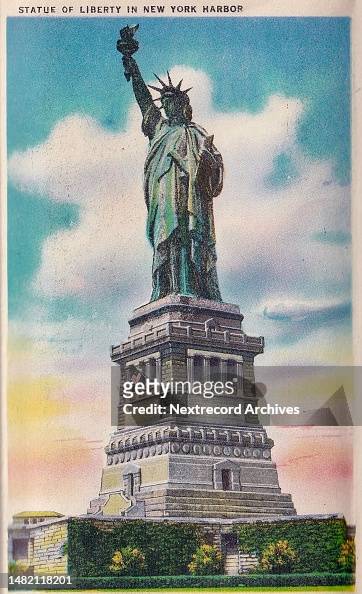 Vintage souvenir postcard, the Statue of Liberty, NYC, New York, ca 1941