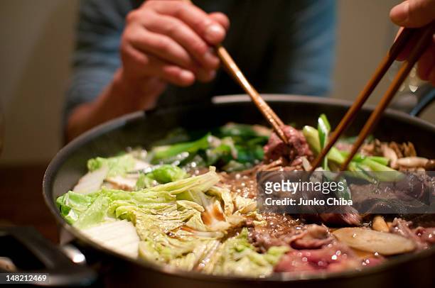 japanese food sukiyaki - sukiyaki stock-fotos und bilder