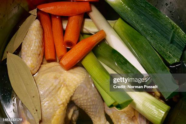 close up vegetables and chicken cooking in pot - bouillon de volaille photos et images de collection