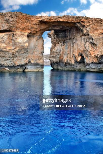 azure window - maltese islands stockfoto's en -beelden