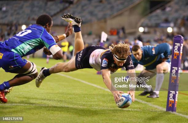 Ben O'Donnell of the Brumbies dives to score a try during the round eight Super Rugby Pacific match between ACT Brumbies and Fijian Drua at GIO...