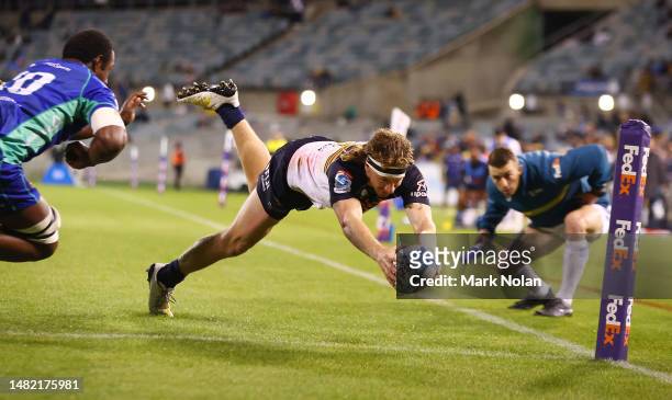 Ben O'Donnell of the Brumbies dives to score a try during the round eight Super Rugby Pacific match between ACT Brumbies and Fijian Drua at GIO...