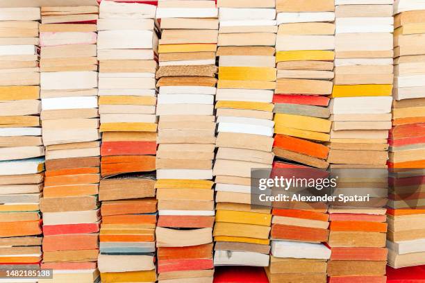 stack of old books in rows - library old books stock-fotos und bilder