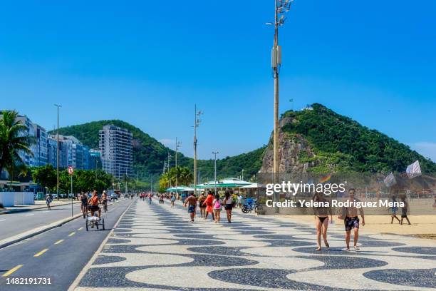 promenade copacabana - plage de copacabana photos et images de collection