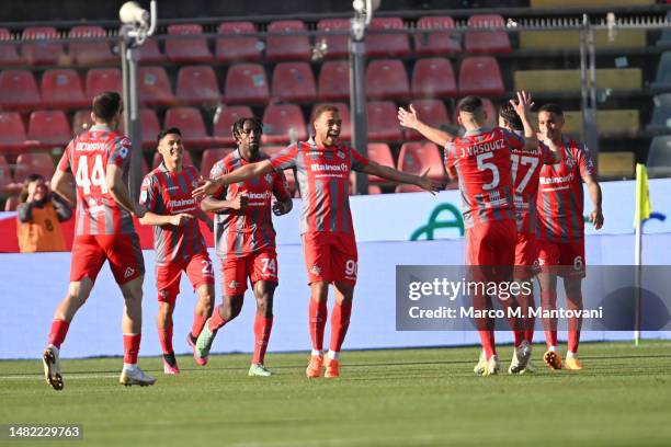 Cyriel Dessers of US Cremonese celebrates after scoring the 1-0 goal during the Serie A match between US Cremonese and Empoli FC at Stadio Giovanni...