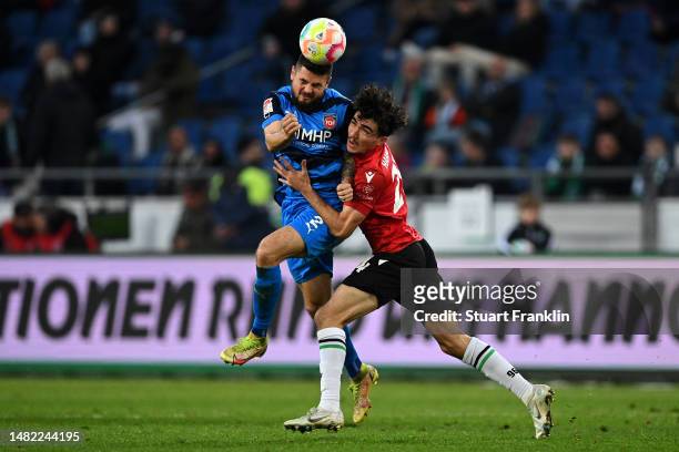 Marnon Busch of FC Heidenheim battles for the ball with Antonio Foti of Hannover 96 during the Second Bundesliga match between Hannover 96 and 1. FC...