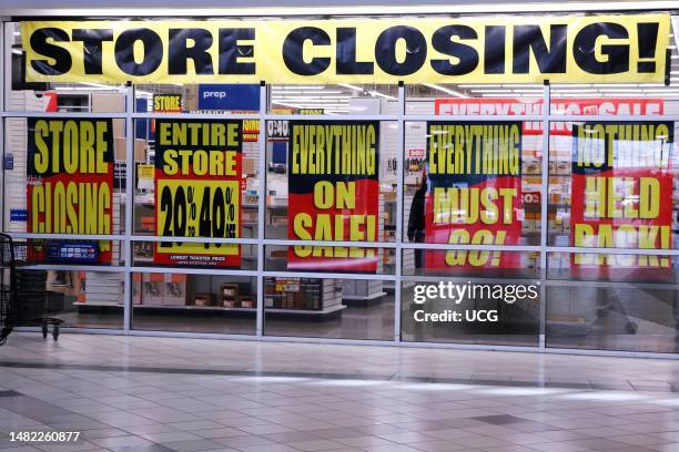 Store closing sale announcement at a Bed Bath & Beyond indoor mall in northern Idaho.