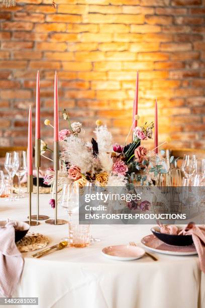 luxurious table setting at a dreamy wedding reception event. - wedding table setting imagens e fotografias de stock