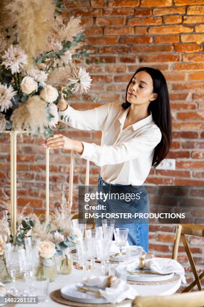 young woman wedding planner enchants the wedding ceremony with floral delights. - organizador de eventos fotografías e imágenes de stock