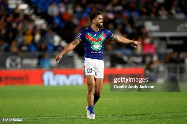 Shaun Johnson of the Warriors runs the ball during the round seven NRL match between New Zealand Warriors and North Queensland Cowboys at Mt Smart...