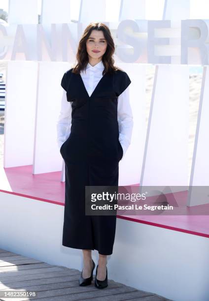 Rachel Weisz attends the Dead Ringers Photocall during Day Two of the 6th Canneseries International Festival on April 15, 2023 in Cannes, France.