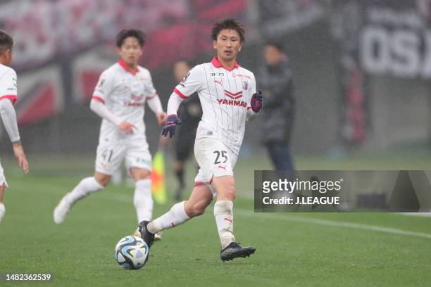 Hiroaki OKUNO of Cerezo Osaka in action during the J.LEAGUE Meiji Yasuda J1 8th Sec. Match between F.C.Tokyo and Cerezo Osaka at Ajinomoto Stadium on...