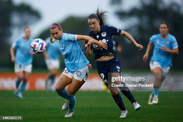 Lia Privitelli of the Victory and Julia Grosso of Melbourne City contest the ball during the A-League Women's Semi Final match between Melbourne City...