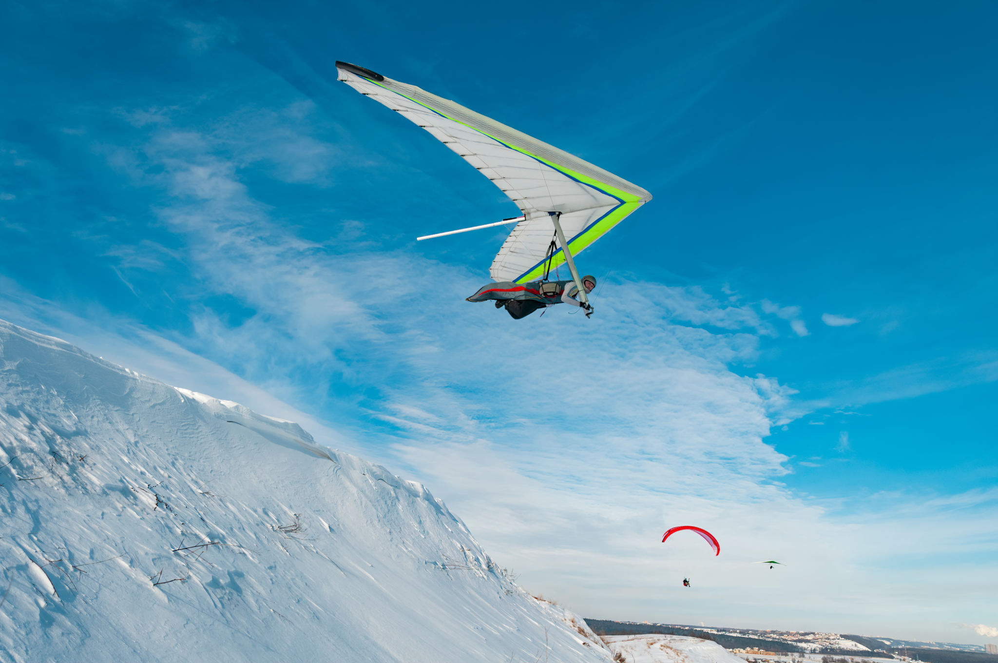 paragliding vs hang gliding