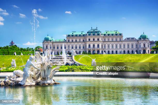 belvedere palace, vienna - belvedere palace vienna imagens e fotografias de stock