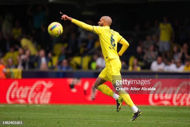 Etienne Capoue of Villarreal CF celebrates after scoring the team's first goal during the LaLiga Santander match between Villarreal CF and Real...