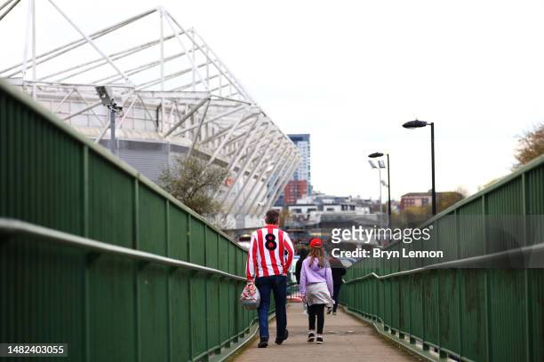 Southampton fans make their way to the stadium prior to the Premier League match between Southampton FC and Crystal Palace at Friends Provident St....
