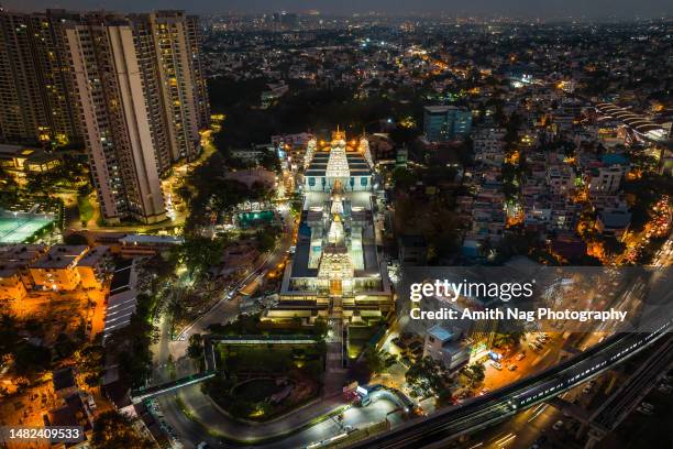 iskcon temple in the evening - bangalore fotografías e imágenes de stock