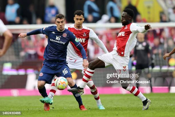 Stefan Bell of 1.FSV Mainz 05 and Kingsley Schindler of 1.FC Koeln battle for the ball during the Bundesliga match between 1. FC Köln and 1. FSV...